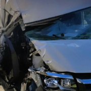 Von Windböe erfasst: ein Transporter wurde auf der A9 gegen einen Lkw geschleudert. Bild: Verkehrspolizei Bayreuth