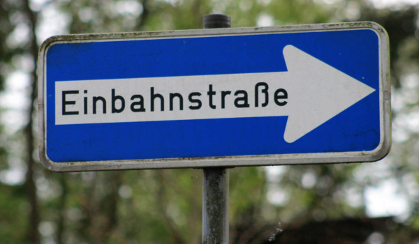 Zwei Straßen in Bayreuth werden nach einer Abstimmung im Stadtrat am 30. März 2022 umbenannt. Hintergrund ist die antisemitische Vergangenheit der Namensgeber. Symbolbild: Pixabay