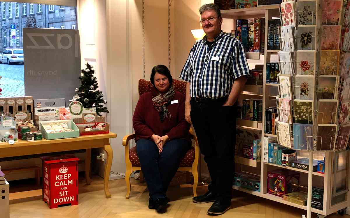 Lebendiger Adventskalender in Bayreuth: Die Buchhandlung im Kircheneck hat sich für den Dezember etwas Besonderes einfallen lassen. Bild: Jürgen Lenkeit