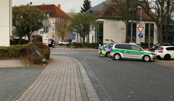 Messerattacke in Bayreuth: Der Täter wurde mittlerweile festgenommen - er hatte einem Mann in den Bauch gestochen. Foto: Michael Kind