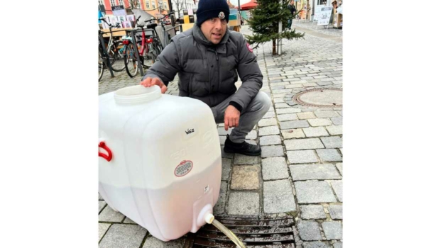 Glühwein in den Gully: Sven Sommerer muss Hunderte Liter Glühwein wegschütten. Bild: privat