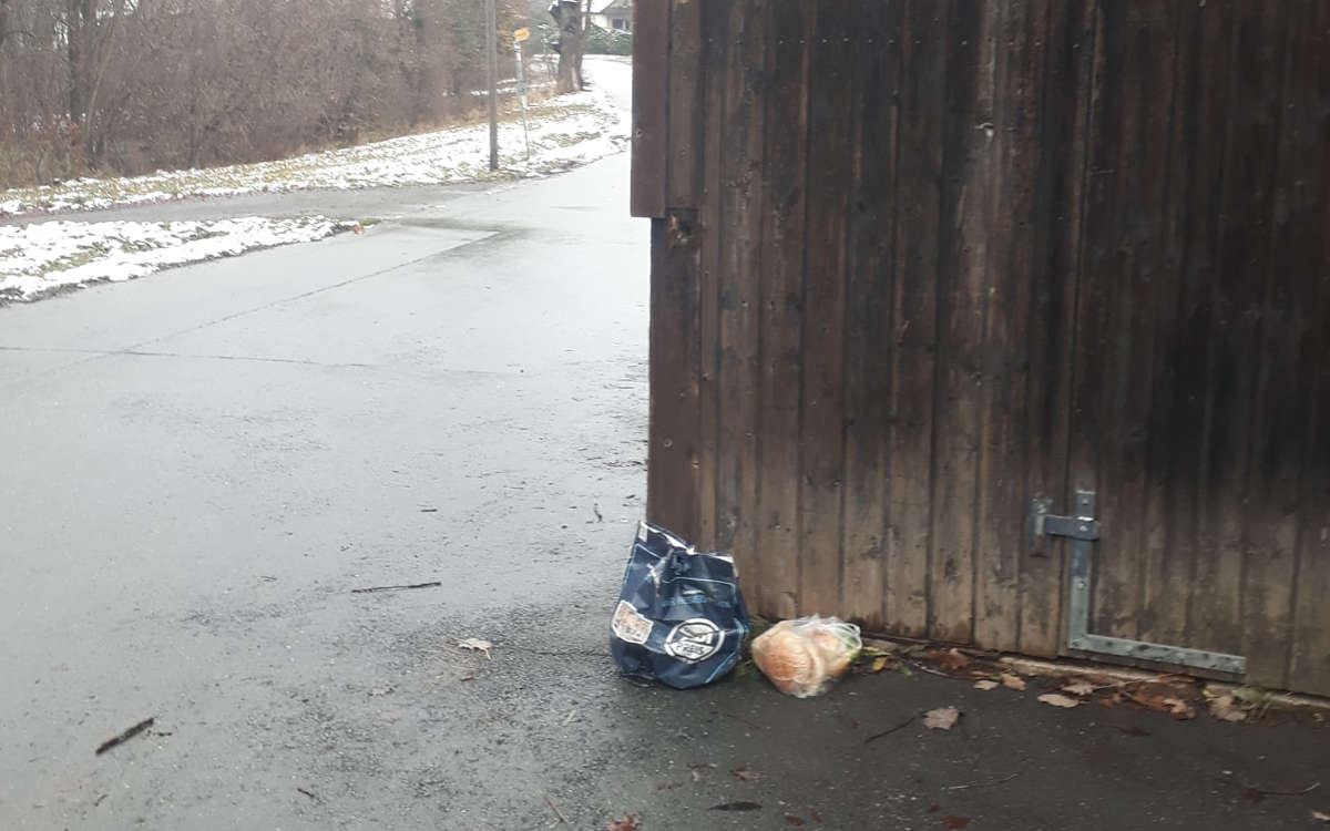 In dieser Plastitktüte wurde ein Kaninchen in Bayreuth ausgesetzt. Foto: Tierheim Bayreuth