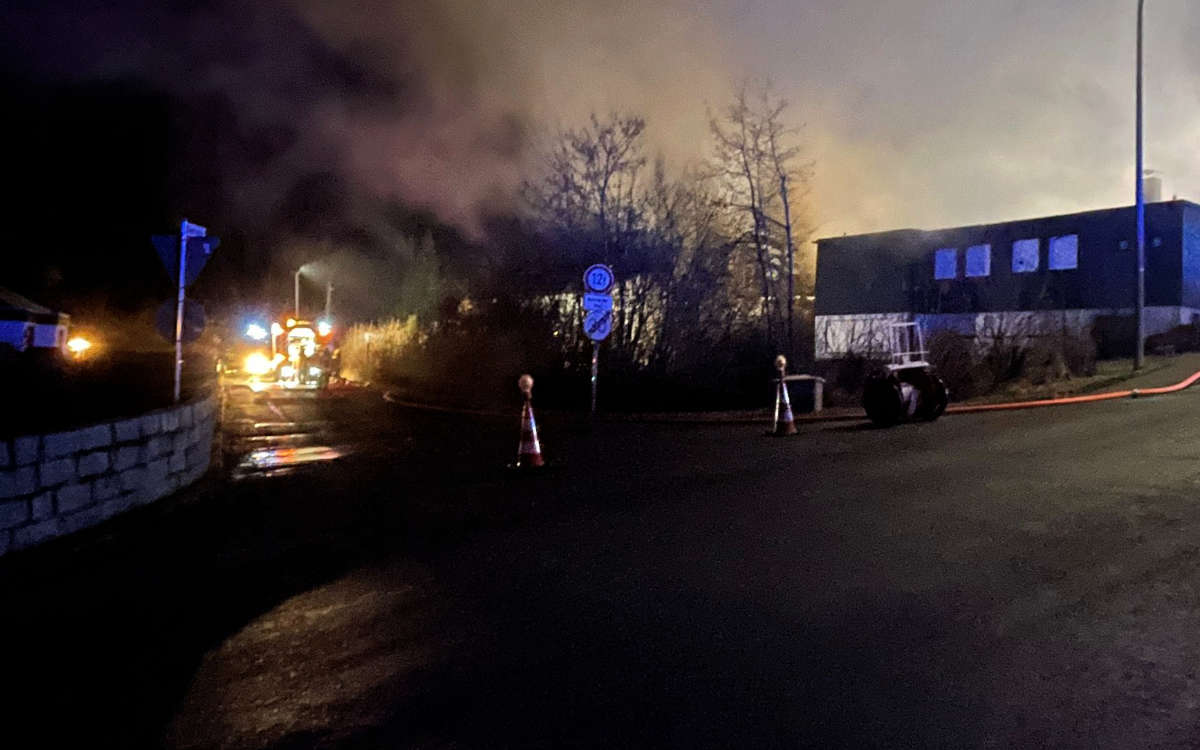 Dachstuhlbrand in Himmelkron (Landkreis Kulmbach) am 20. Dezember 2021: Eine 83-jährige Frau wurde verletzt. Bild: News5/Holzheimer