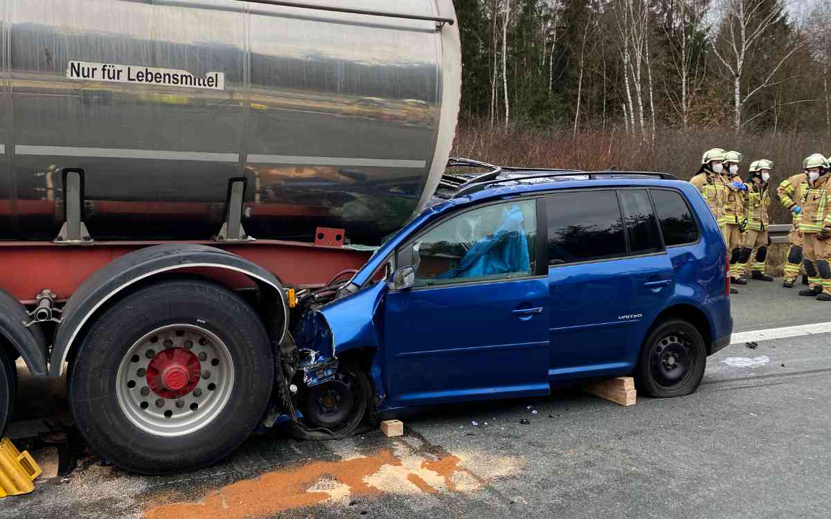 Tödlicher Unfall bei Bamberg: Auf der A73 ist an Neujahr (1. Januar 2022) ein 32-Jähriger Autofahrer ums Leben gekommen. Bild: News5/Merzbach.