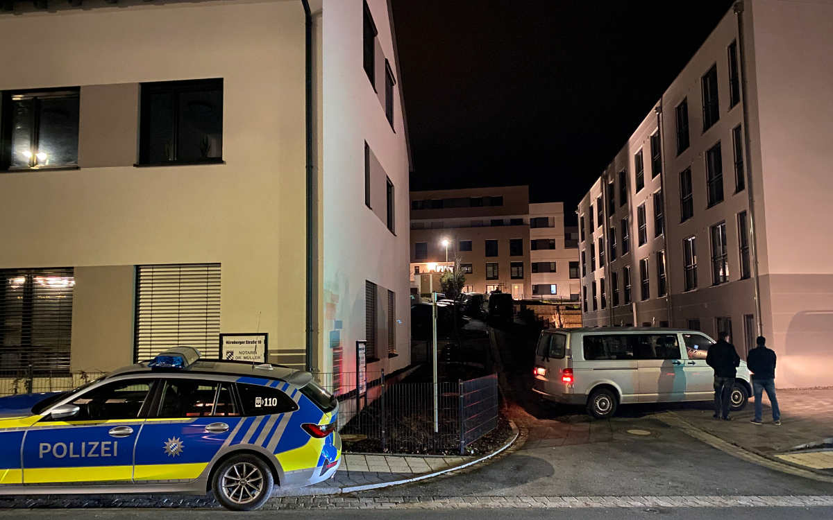 In Pegnitz im Landkreis Bayreuth wurden bei einem Großeinsatz der Polizei zwei Leichen gefunden. Bild: News5/Merzbach