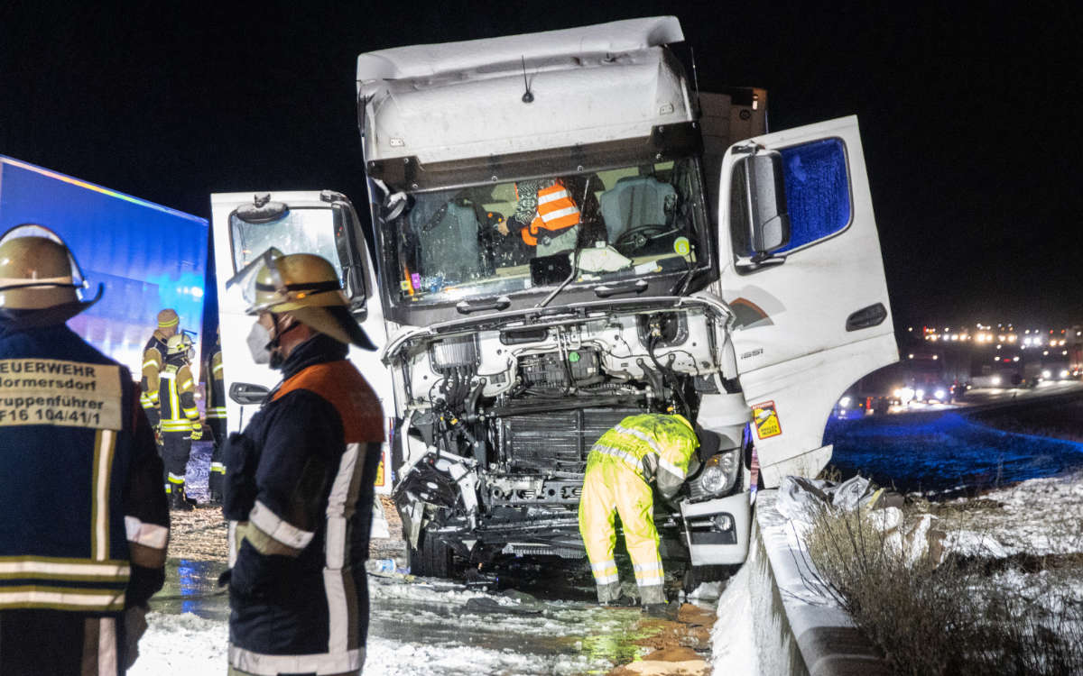 Unfall auf der A9 in der Region Bayreuth: Ein Mann wurde schwer verletzt. Foto: News5 / Merzbach