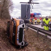 Auf der A73 bei Gundelsheim (Landkreis Bamberg) ist am Dienstag eine Mutter mit ihren drei Kindern verunglückt. Bild: News5/Merzbach