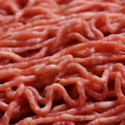 Penny und die Westfalenland Fleischwaren GmbH rufen Hackfleisch wegen einer falschen Artikelbezeichnung zurück. Symbolbild: Pixabay