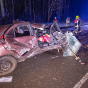 Drei Jugendliche wurden nach einem Unfall in Oberfranken schwerverletzt ins Krankenhaus gebracht. Foto: NEWS5/Merzbach