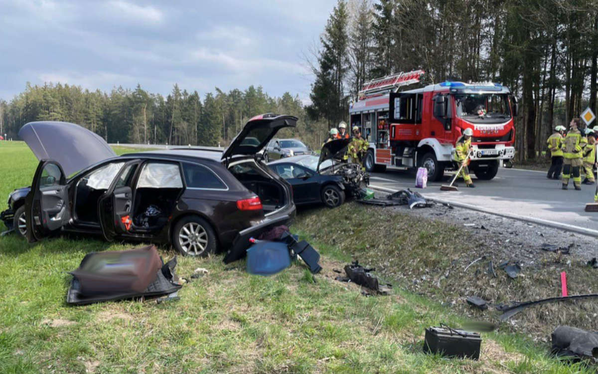 Unfall zwischen Weidenberg und Kirchenpingarten. Foto: Facebook / Screenshot / Feuerwehr Weidenberg