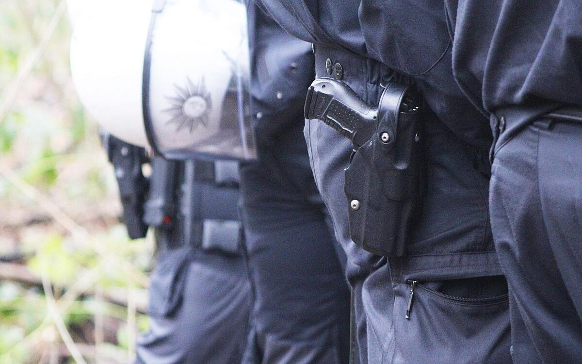 Zu einem Großaufgebot der Polizei kam es am Freitag, 13. Mai 2022. Ein Mann hatte sich in seiner Wohnung in Mittelfranken verschanzt. Foto: Pixabay