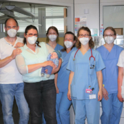 Nach gut fünf Monaten haben es Felix und seine Eltern mit Hilfe des Teams der Kinderklinik der Klinikum Bayreuth GmbH geschafft. Sie dürfen nach Hause. Felix war bei der Geburt nur 650 Gramm schwer. Bild: Klinikum Bayreuth