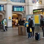 9-Euro-Ticket sorgt für Chaos: In Bamberg drohte die Bahn damit, einen Zug teilweise zu räumen. Symbolbild: Pixabay