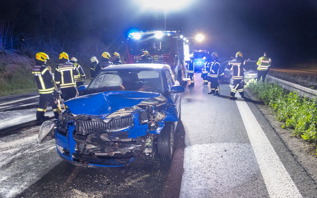 Am Samstagabend (11.06.2022) kam es auf der A73 von Nürnberg in Richtung Bamberg auf Höhe der Anschlussstelle Buttenheim (Lkr. Bamberg) zu einem Unfall mit kurioser Ursache. Foto:NEWS5/Merzbach