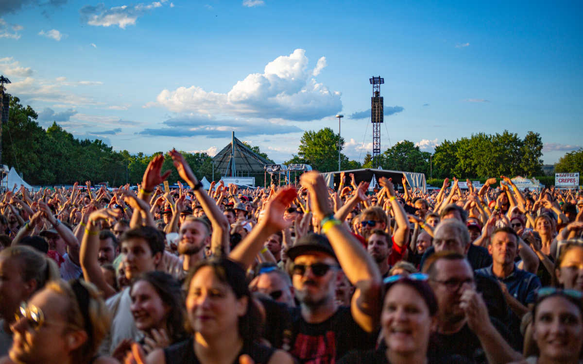 Beim Ärzte-Konzert am Volksfestplatz in Bayreuth ging es hoch her. Das hatte die Polizei zu tun. Bild: Florian Maßen