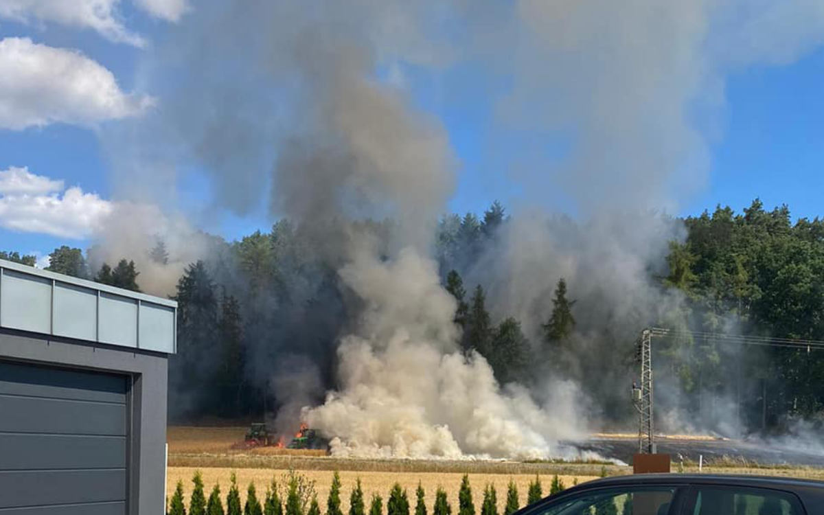 Im Bindlacher Ortsteil Crottendorf gab es einen Flächenbrand. Bild: Facebook/Feuerwehr Bindlach